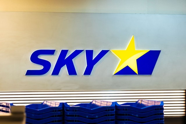 スカイマーク、CAのスニーカー解禁に賛同の声続々 「見た目より安全が大事」「なぜパンプスなんだろうと思ってた」