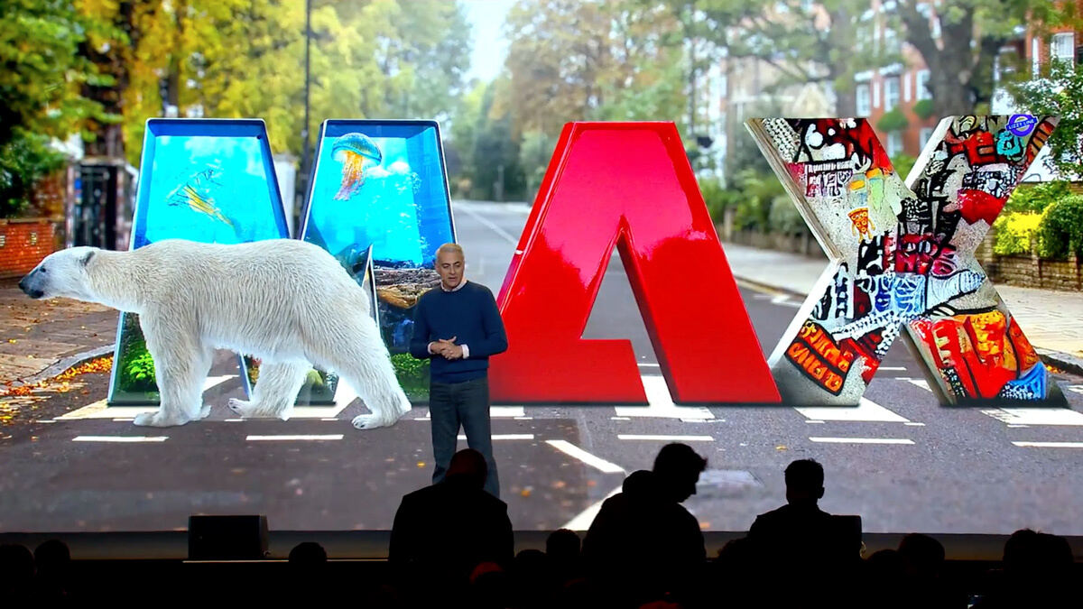 Adobe、「Firefly」大規模アップデート 画像・動画AIを強化、他社AIも選択可能に