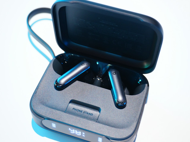 Ankerのモバイルバッテリー搭載イヤホン「Soundcore P41i」レビュー、ケーブル内蔵で最大192時間稼働しスマホスタンドにも