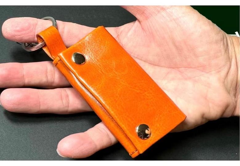 キャッシュレス時代にぴったり!手のひらに収まる超ミニサイズのコインケース「KEY×COIN WALLET