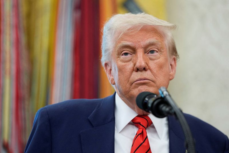 トランプ氏、新たな関税戦争 EUとアップルに矛先