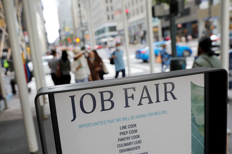 米新規失業保険申請1.4万件増、予想以上に増加 失業期間も長期化