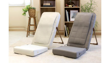 折り畳んでコンパクトに収納できるマッサージチェア「実はひっそりしまえるんです。」