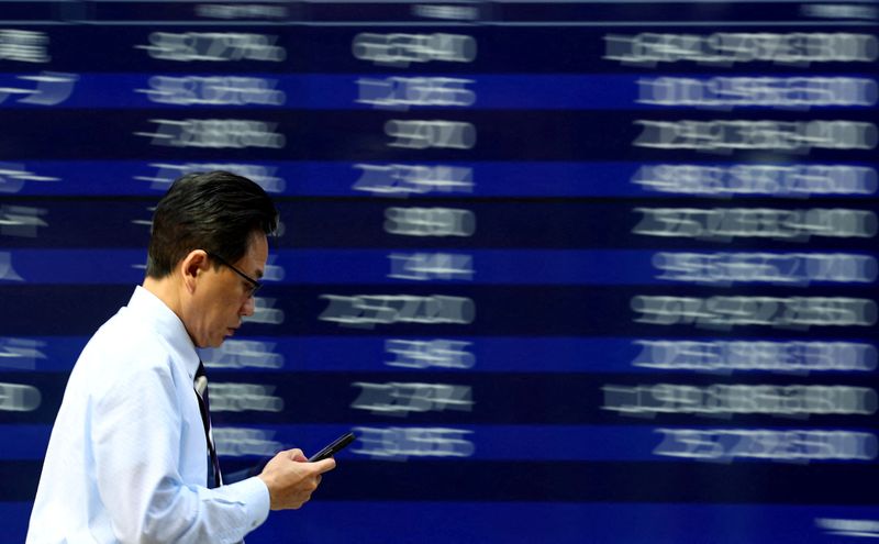 午前の日経平均は続伸、米欧交渉延長やUSスチール買収承認示唆で