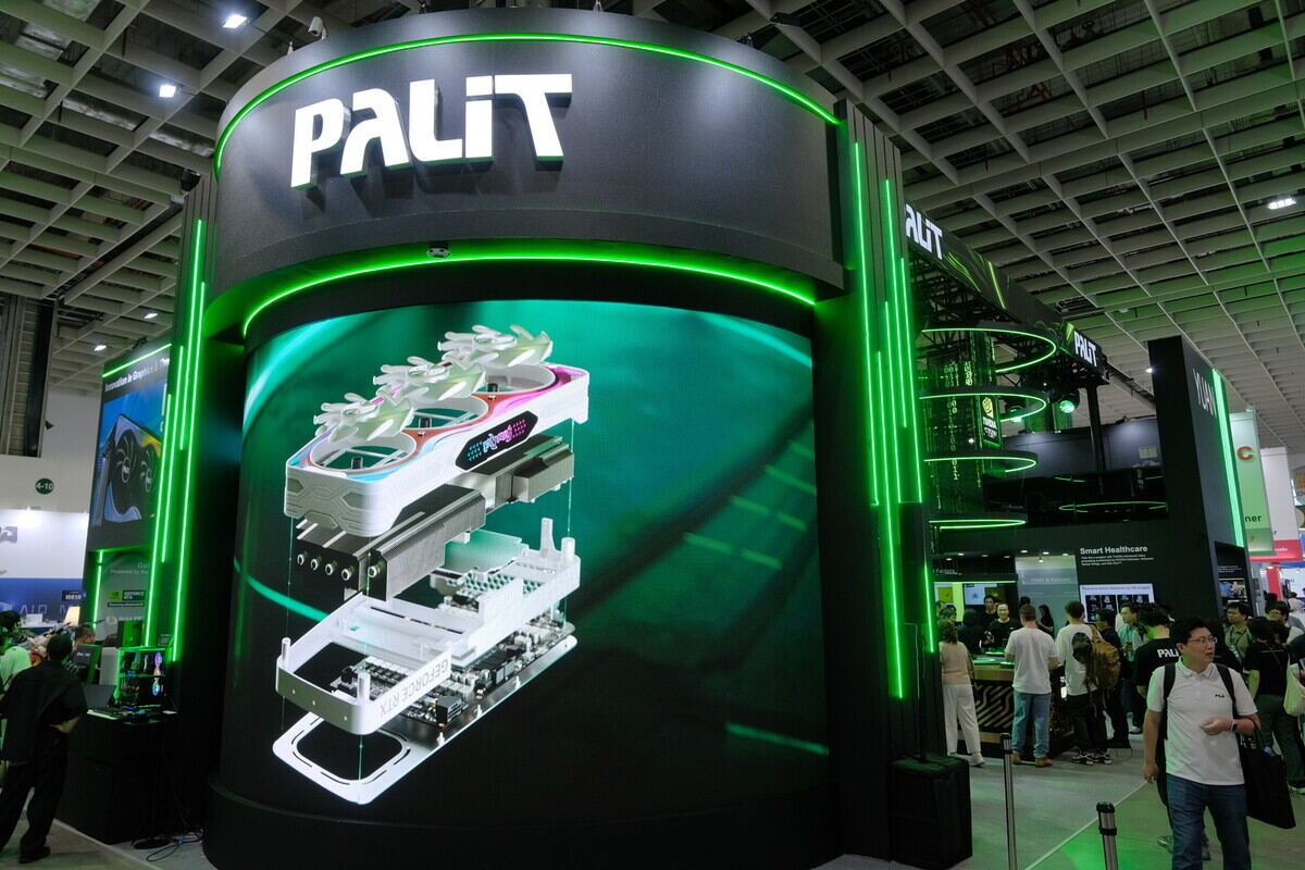 COMPUTEX TAIPEI 2025 – さらに大きくなったPalitブースをチェック。大剣と化したグラフィックスカードを掲げ持つ