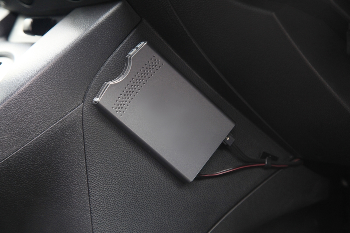 古いETC車載器を使ってたら「2007年より前のだと罰金だよ」と言われました! ゲートは通れているのに、何がいけないのですか? 買い替えは必要でしょうか?