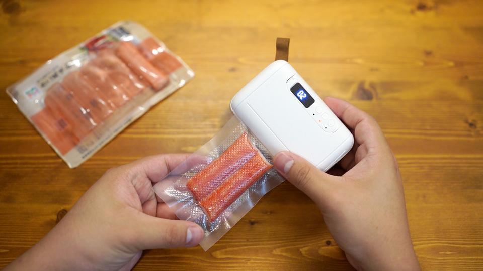 食材まとめ買いにも助かる! 長期保存しやすくなるハンディ真空シーラーを試してみた