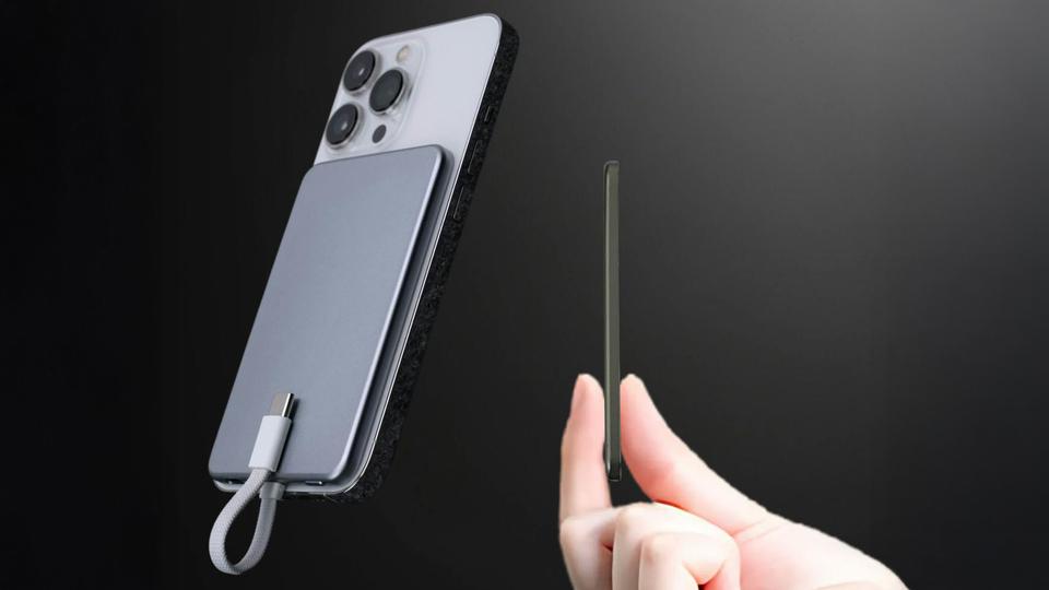 薄さはわずか5mm以下! 装着してもスマホを操作しやすいスリムすぎるモバイルバッテリーが登場