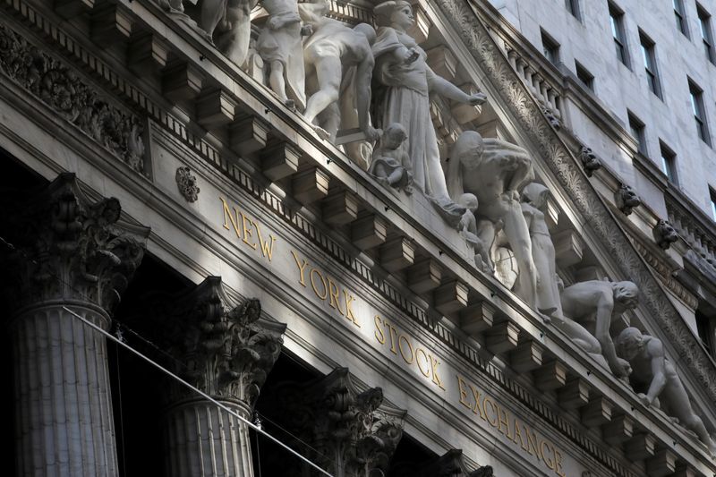 米国株式市場・午前=反発、米裁判所の関税差し止め命令でリスク選好