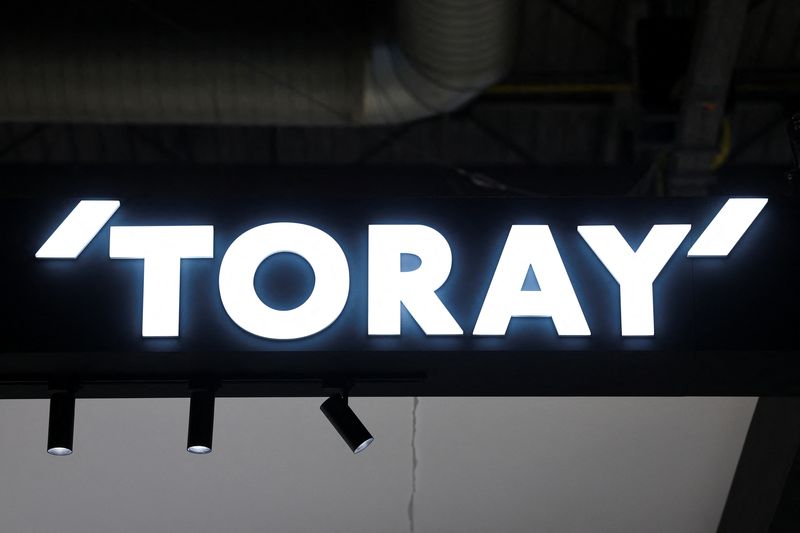 東レ、リチウム電池部材事業「縮小・撤退も」 EV市場低迷受け