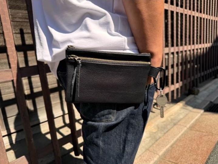 手ぶらで外出したい人必見。スマホケースと財布が一体化した「本革スマホウエストポーチ」