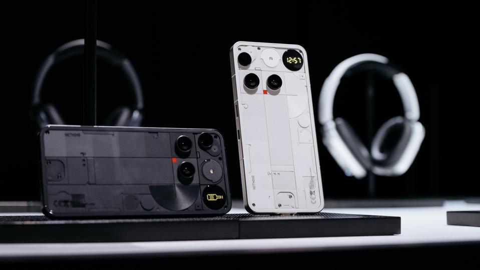 やはりビジュがよい。遊び心&実用性を両取りできる「Nothing Phone (3)」