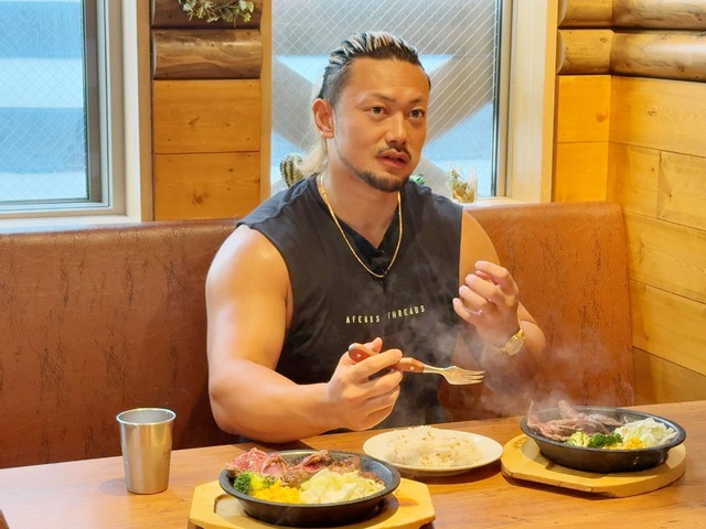 プロレスラー 愛鷹 亮氏が大絶賛!ステーキロッヂの「カンガルーステーキ」