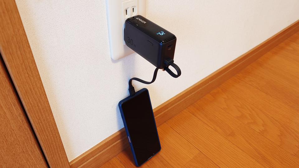 スマホを充電しながらバッテリーも満タンになるAnkerの「Power Bank」、充電忘れた…!がなくなるよ