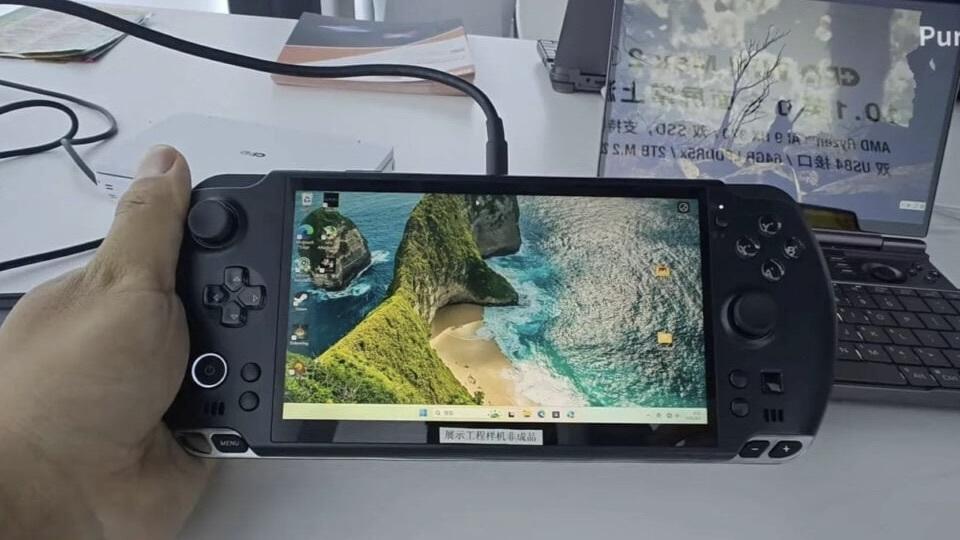 ゴツい…デスクトップ並みのスペックを持ったポータブルPC「GPD Win 5」