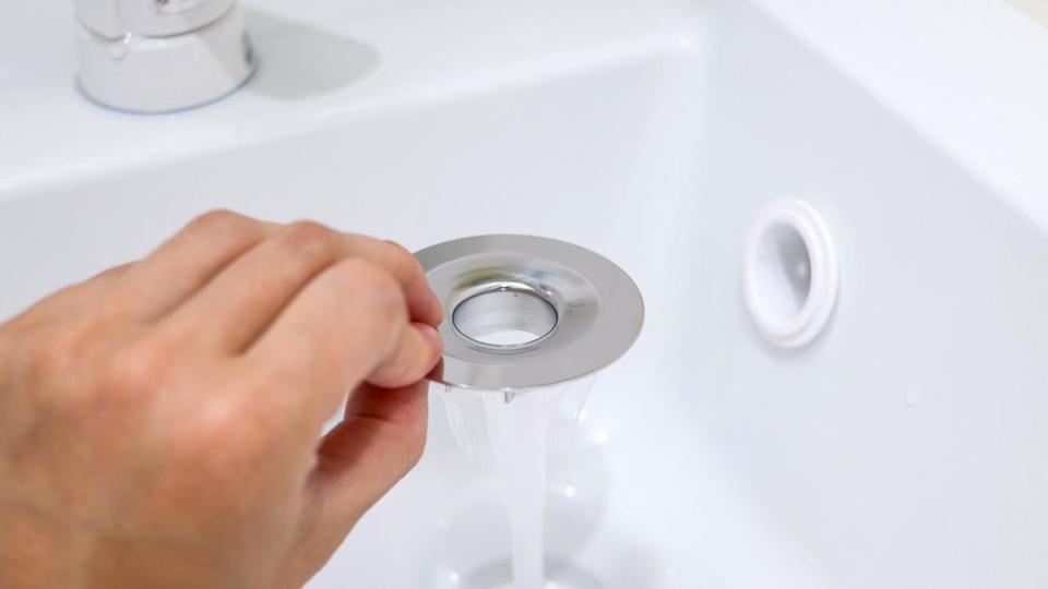 山崎実業のリングを約半月使ってみたら、「洗面台の排水口掃除」の負担が減りました