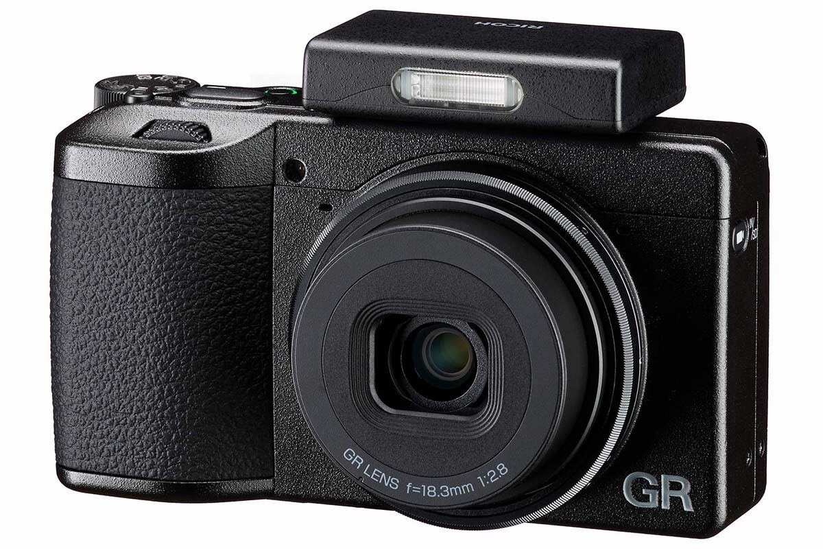 GR IV用の薄型外部フラッシュ「RICOH GF-2」 GR III/GR IIIxにも対応予定