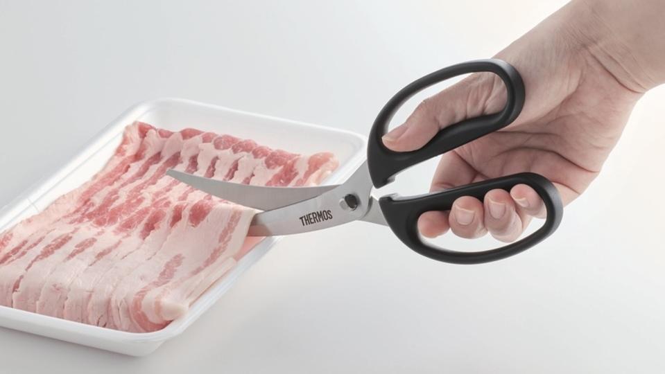 サーモスの“ハサミ”には、料理の手間を減らす工夫がたくさん。洗い物も減るな〜