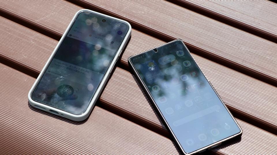 この視点はなかった。スマホ選ぶ時、皆んな「輝度」のこともチェックしてる?