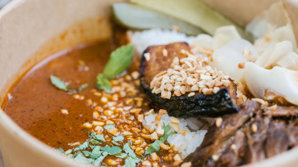 万博で駆け込み “異国メシ” 巡り! 僕はセネガル料理「マフェ」を忘れない