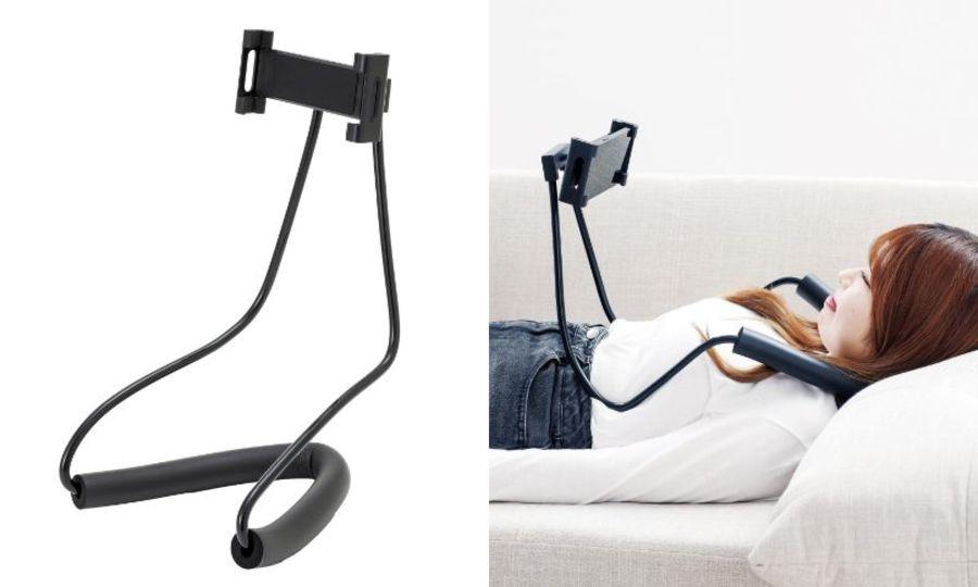 寝ながらスマホ、腕が疲れる問題。3COINSの880円首掛けホルダーが解決します