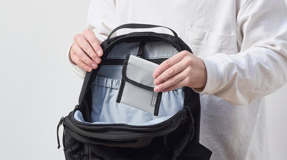 モバ電むき出しで持ち歩くのは危険。エレコムの難燃ポーチに収納しよう