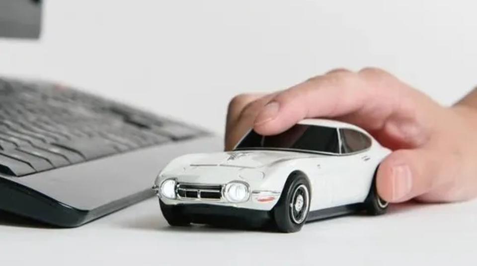 伝説の名車を手のひらに。無線マウスになったトヨタ2000GT