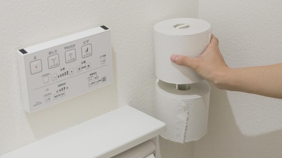 トイレットペーパーどこにストックする? 正解は“浮かせるホルダー”でした