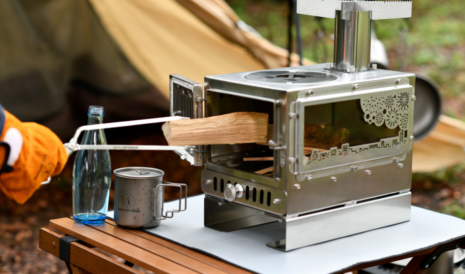 キャンプに欲しい薪ストーブ。薪割り・組み立て不要の豪華14点セットがセール中