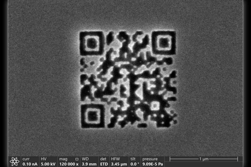 肉眼では見えないQRコード。A4用紙に2TBのデータを保存