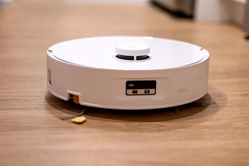 床でべとつくソースもきれいに。幅広モップが強いお掃除ロボ「Qrevo Curv 2 Flow」