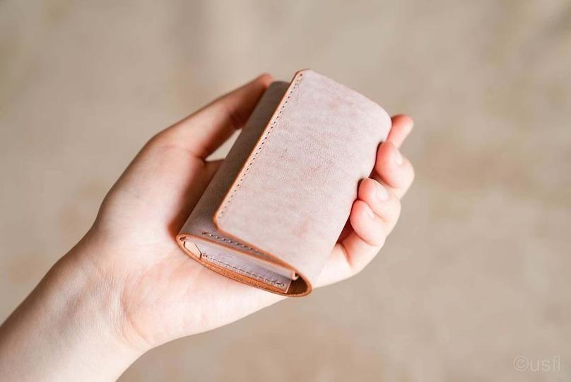 支払いをハックする1秒アクセス。神秘のレザーが育つフタなし極小財布