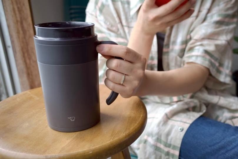 象印マホービンの取っ手付きタンブラーが飲みやすい!専用ストラップ付きで水分補給も捗ります