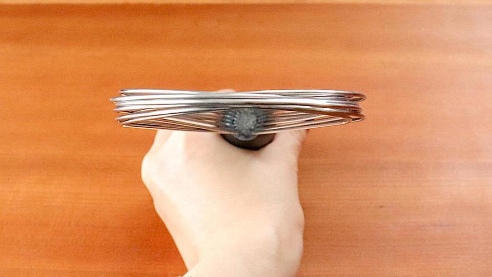 「変形ギミック泡立て器」で、お菓子づくりがとってもラクに