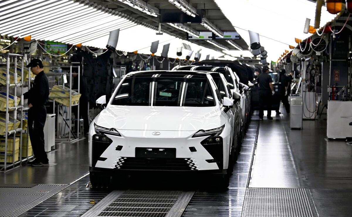 トヨタ九州がEV生産本格化、中国向け主力車「レクサスES」に新モデル…苦戦続く中国市場で挽回へ