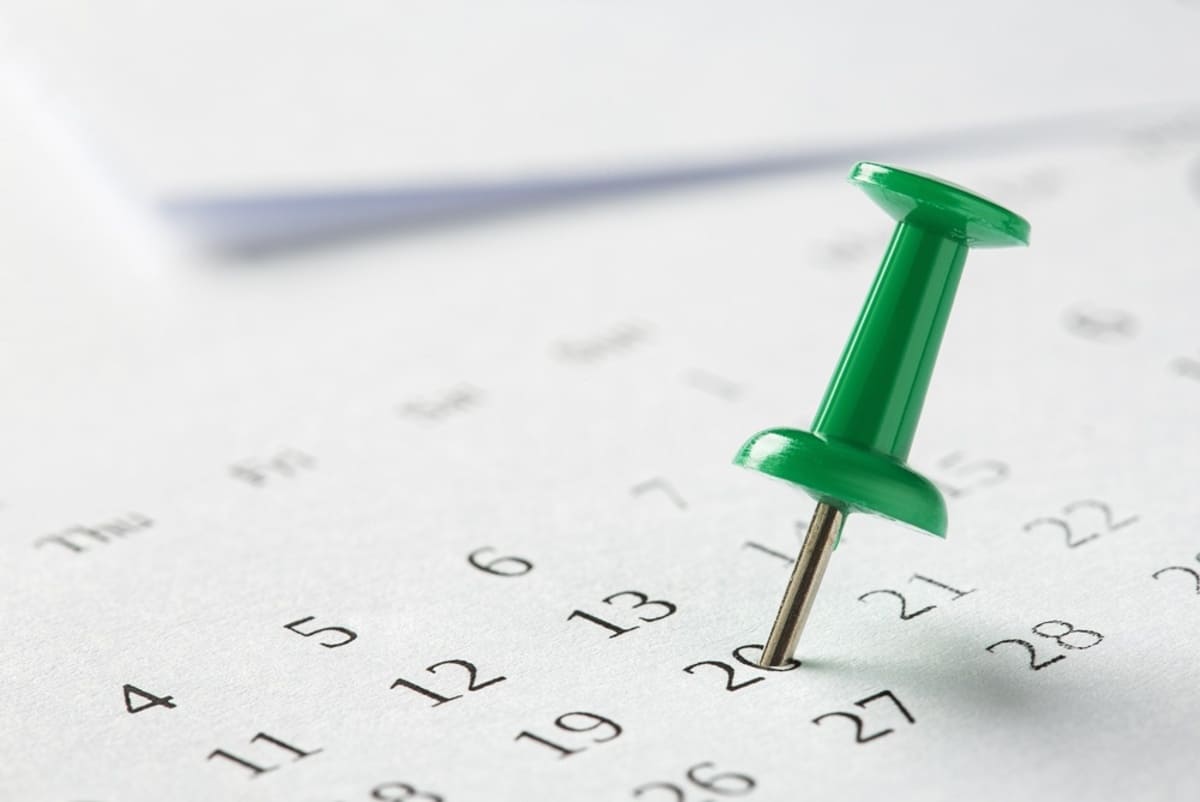 お盆休みを「9連休」にする代わりに、8月は“土曜2回”が出勤日に…休日出勤なので「割増賃金35%」と思いきや“振替休日・代休”で扱いが違うって本当ですか?「月給30万円」のケースで解説
